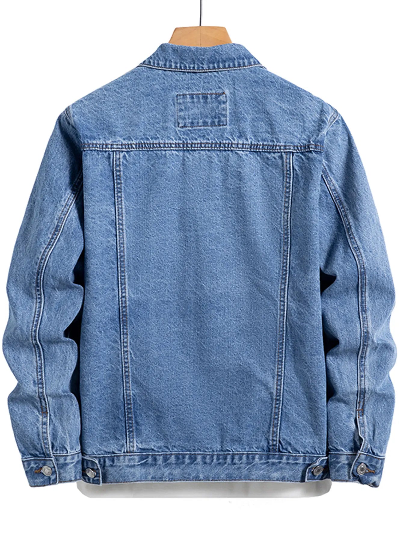 Jaqueta jeans masculina azul para primavera e outono. Design com vários bolsos. Tamanho regular com um estilo casual de rua estiloso.
