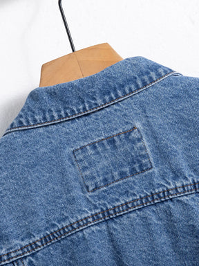 Jaqueta jeans masculina azul para primavera e outono. Design com vários bolsos. Tamanho regular com um estilo casual de rua estiloso.